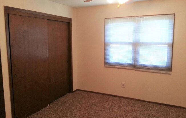 1 bed, 1 bath, 625 sqft, $850, Unit 4400 Wyndsor Terrace Building 5 #32