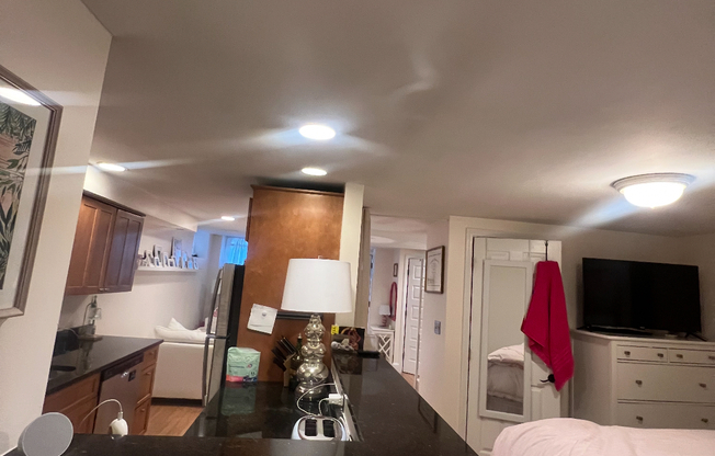316 W 4 ST