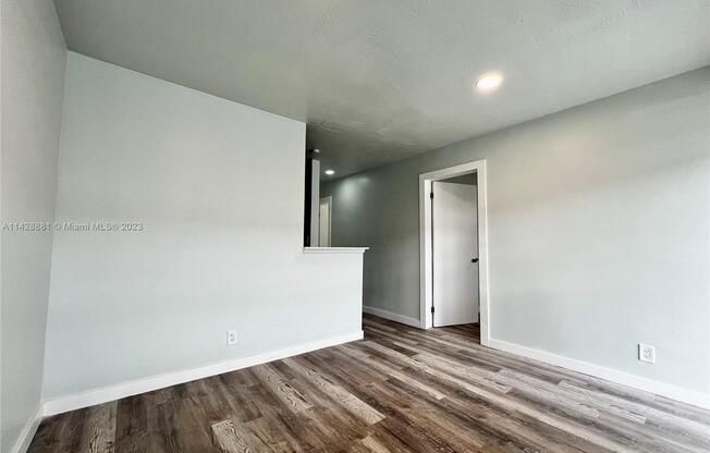 715 SW 5 ST