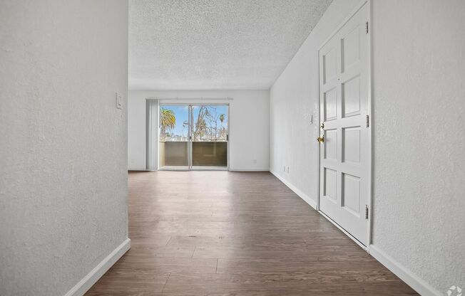 2 beds, 1 bath, 736 sqft, $1,650, Unit 1350-34