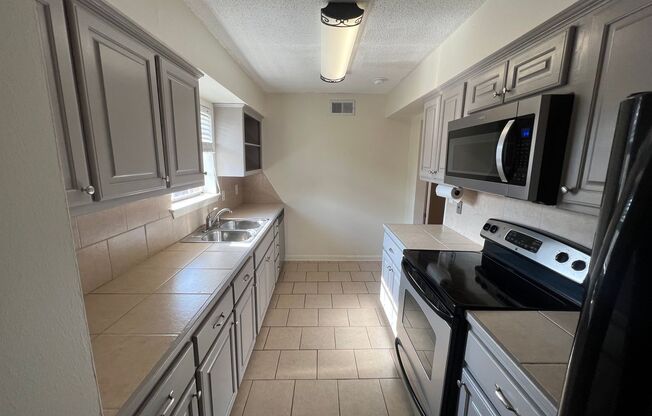 2 beds, 2 baths, $1,300, Unit # 55