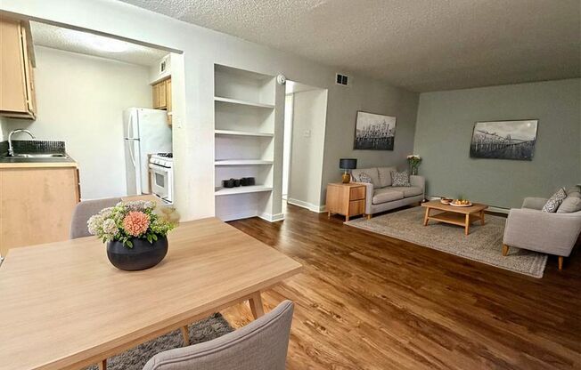 2 beds, 1 bath, 900 sqft, $1,299, Unit ELP2202-131