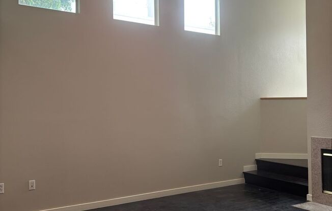 3 beds, 2 baths, $1,900, Unit # 2101