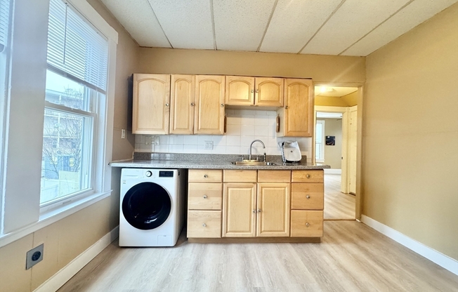 3 beds, 1 bath, 1,000 sqft, $3,000, Unit 2