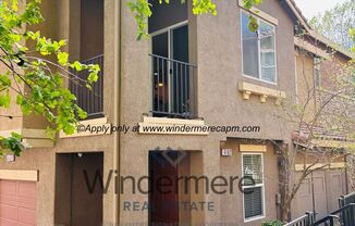 Stylish & Spacious 2 bedroom-/1 bath Condo in Astoria at Gateway Oaks!