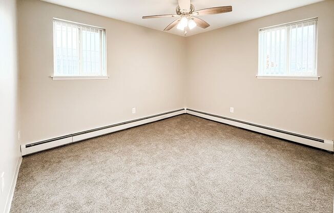 2 beds, 1 bath, 900 sqft, $1,299, Unit 171-01R