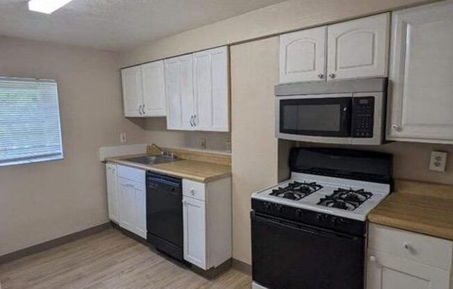 4 beds, 2 baths, $1,600, Unit 2