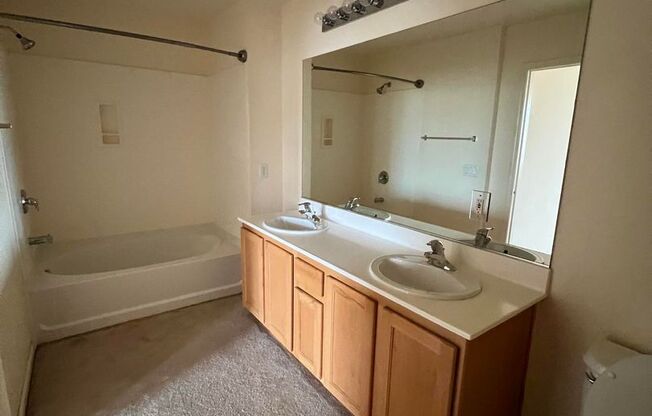 2 beds, 2 baths, 1,155 sqft, $1,395, Unit 39 E Agate Ave #402