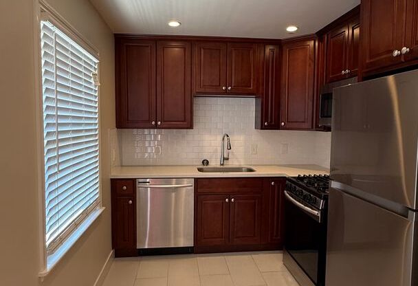 1 bed, 1 bath, 400 sqft, $2,295, Unit 721 Rollins Rd. #03