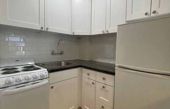 Studio, 1 bath, 330 sqft, $1,450, Unit 112