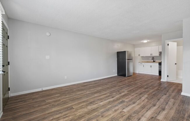 Studio, 1 bath, 300 sqft, $845, Unit 16