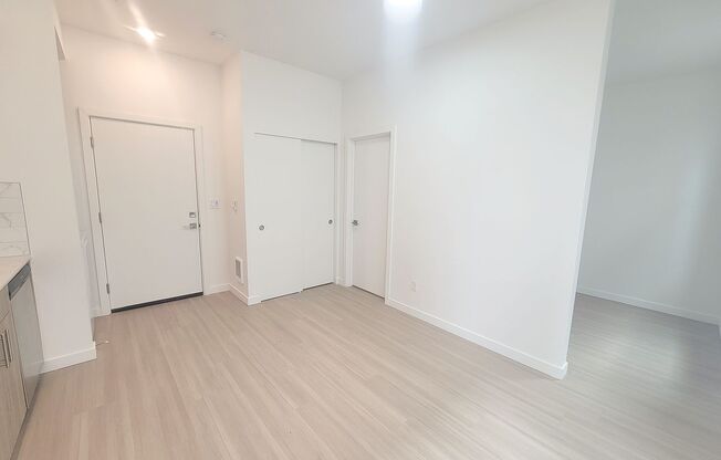 Studio, 1 bath, 326 sqft, $1,225, Unit 7