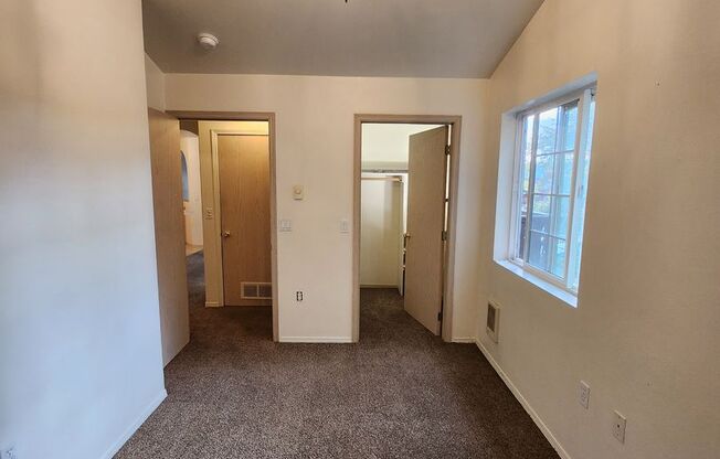 2 beds, 1 bath, 1,035 sqft, $1,020, Unit 10