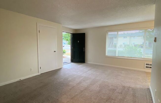 2 beds, 1 bath, 900 sqft, $1,950, Unit 1720-A1