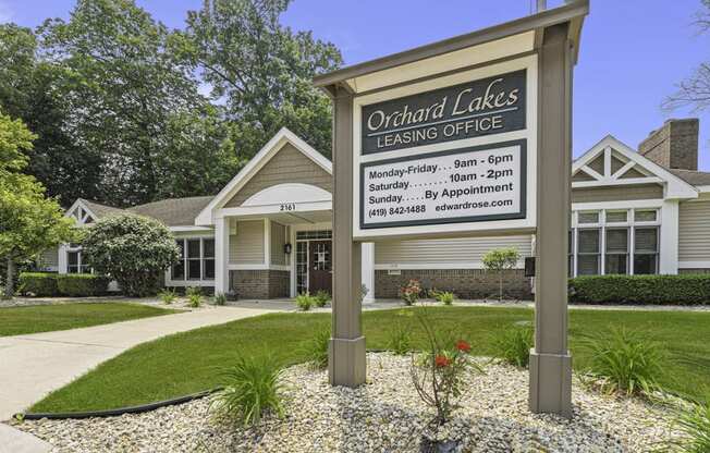 Leasing Sign at Orchard Lakes Apartments, Toledo, OH 43615