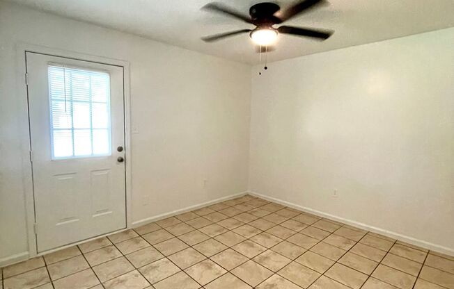 2 beds, 1 bath, $800