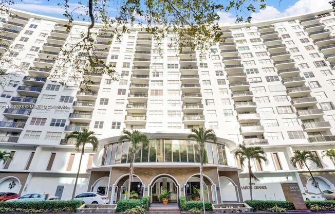 2 beds, 2 baths, 1,605 sqft, $3,950, Unit 6039 Collins Ave unit PH-25 (A11699384)