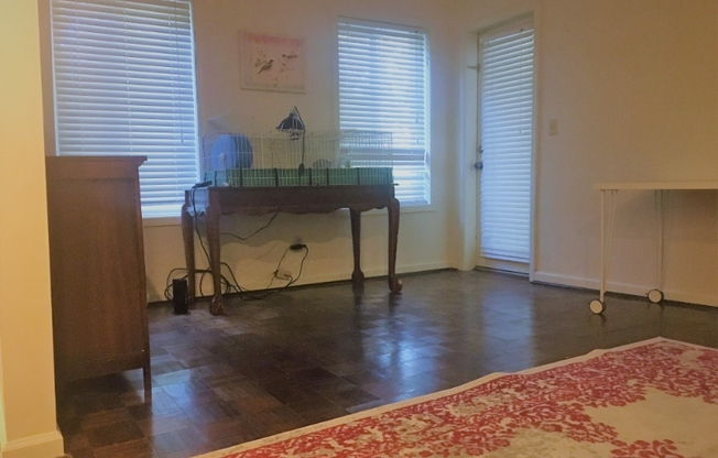 561 EMORY OAKS WAY