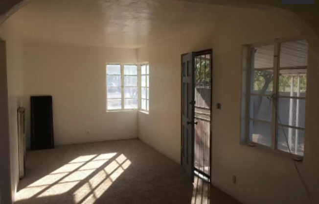 2 Bed / 1 Bath Home