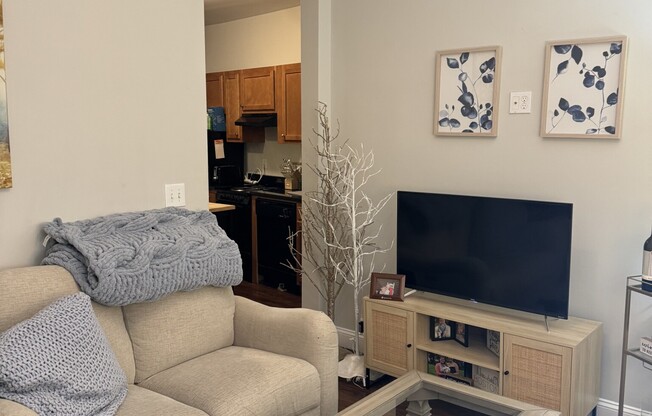 2 beds, 1 bath, $3,530, Unit 10