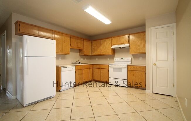 3 beds, 2 baths, $1,175, Unit Unit A