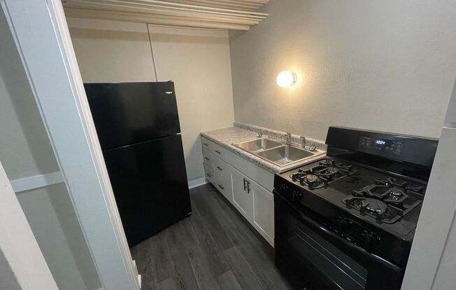 Studio, 1 bath, $750, Unit Unit 10