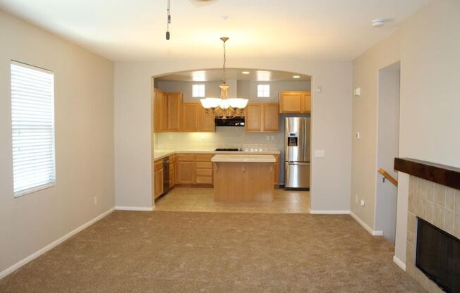 3 Bd/3.5 Ba townhome w balcony & attached 2 car garage ~ Bishop