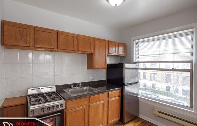 3257 W Wrightwood Ave