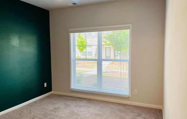 Stunning 3 bedroom, 3.5 bathroom townhome located on the Newnan LINC! MUST SEE!