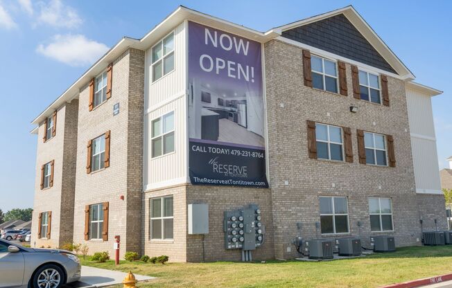 3 beds, 2 baths, 1,304 sqft, $1,829, Unit 568