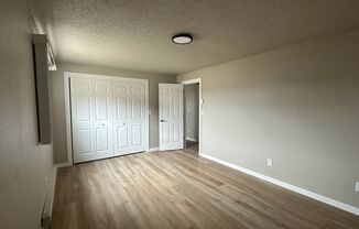 2 beds, 1 bath, $895, Unit 15