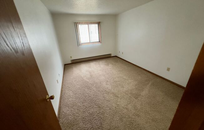 2 beds, 1 bath, 925 sqft, $750, Unit 3