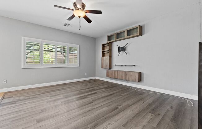 Stunning 3 Bedroom Home with a Large Backyard, in Providence