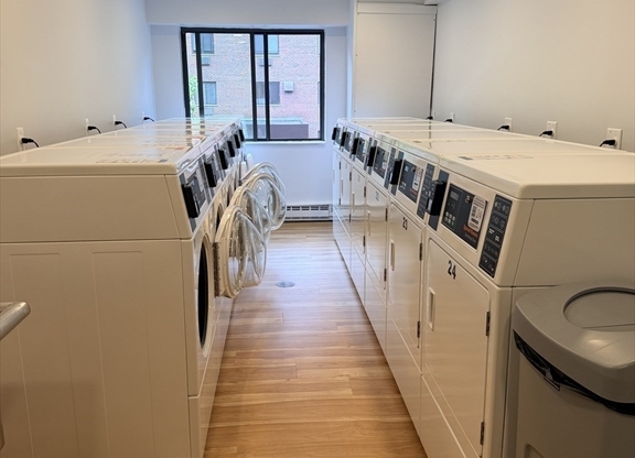 1 bed, 1.5 baths, 853 sqft, $3,200, Unit 307