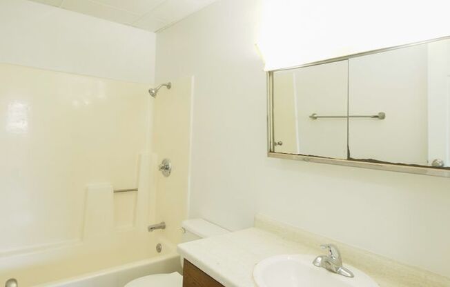 2 beds, 1 bath, $850, Unit 2707 Hawken Street #23