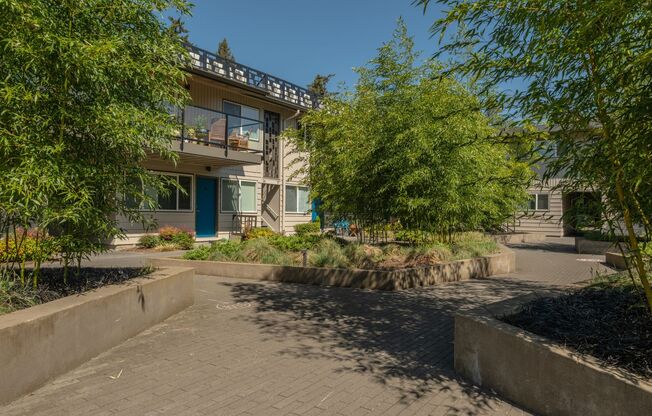 2 beds, 1 bath, 870 sqft, $1,650, Unit 72-22