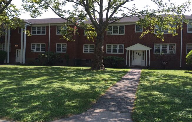 2 beds, 1 bath, $1,895, Unit SQ-189-3