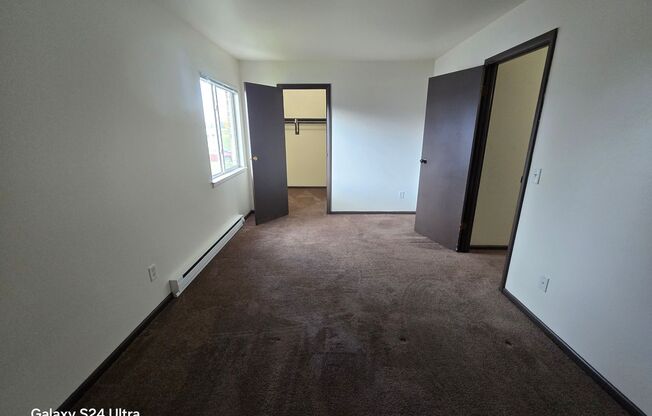 2 beds, 1 bath, $1,350, Unit 2