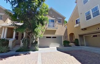 Lovely Dual Master Townhome in Desirable North Park, Irvine!