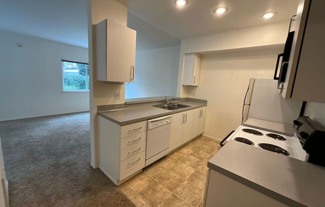 2 beds, 1 bath, 1,200 sqft, $2,800, Unit # 102