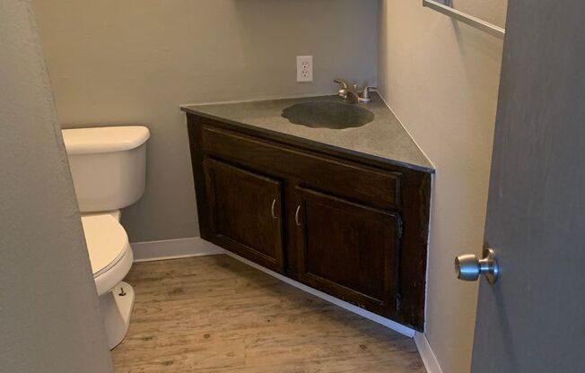 2 beds, 2 baths, 960 sqft, $805, Unit 127