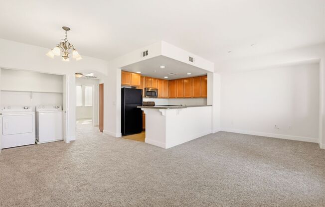 1 bed, 1 bath, 812 sqft, $2,165, Unit 1014