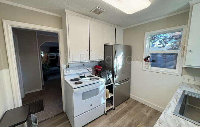 2 beds, 1 bath, 904 sqft, $2,190