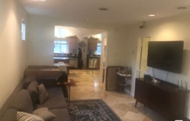 2 beds, 2 baths, 1,006 sqft, $4,250