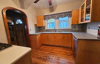 2 beds, 1 bath, $995