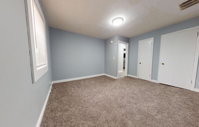 3 beds, 1 bath, $995, Unit # REAR