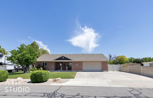 **Stunning 4-Bedroom Home with Modern Amenities in a Family-Friendly Community!**