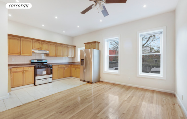 321 VANDERBILT ST