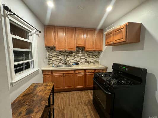 2 beds, 1 bath, $3,027, Unit 2