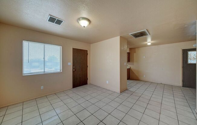 2 beds, 1 bath, $1,300